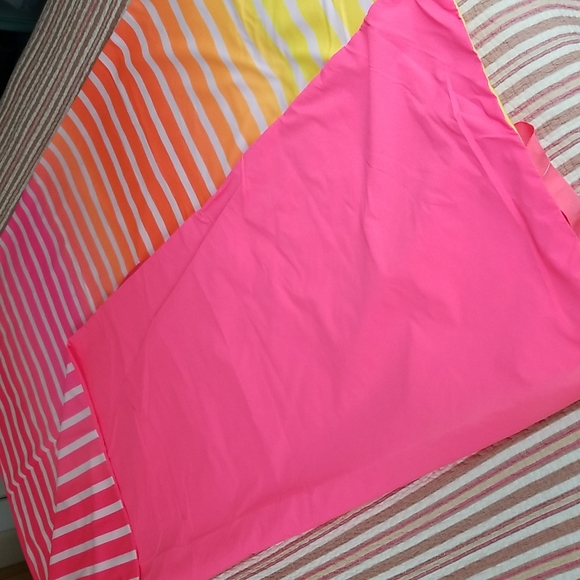 Victoria's Secret Beach Blanket - Never Used - Picture 4 of 12